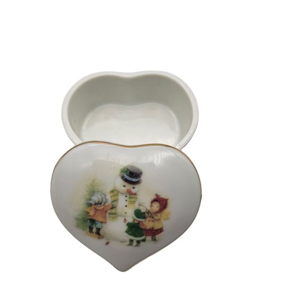 Christmas keepsake Gretchen Designer Collection Genuine Porcelain Trinket Box - Picture 4 of 6